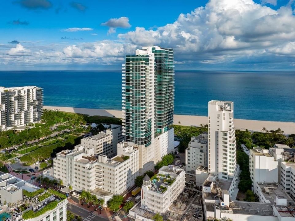 Recently Sold: $3,500,000 (2 beds, 2 baths, 1565 Square Feet)