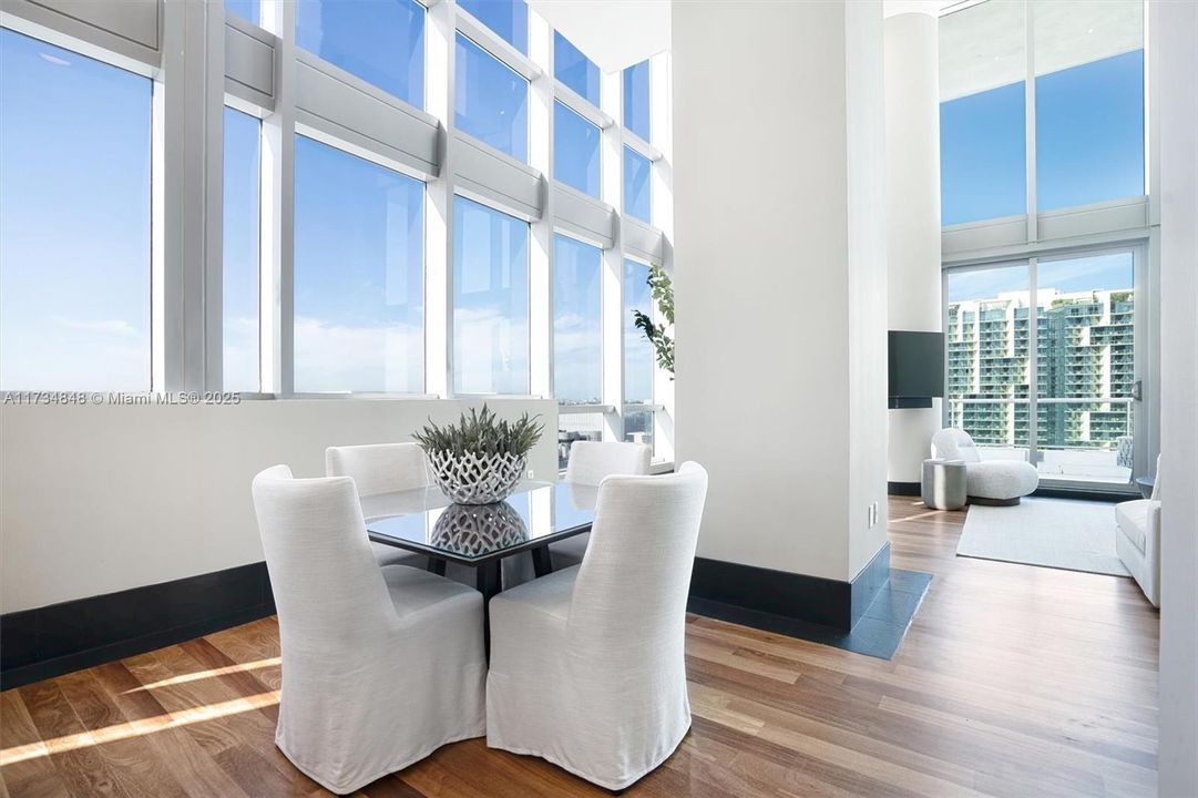 Recently Sold: $3,500,000 (2 beds, 2 baths, 1565 Square Feet)