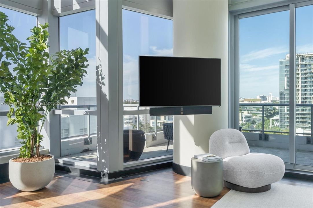 Recently Sold: $3,500,000 (2 beds, 2 baths, 1565 Square Feet)
