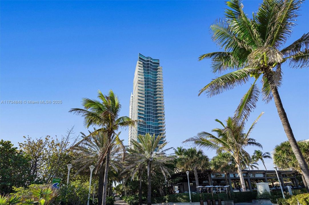 Recently Sold: $3,500,000 (2 beds, 2 baths, 1565 Square Feet)