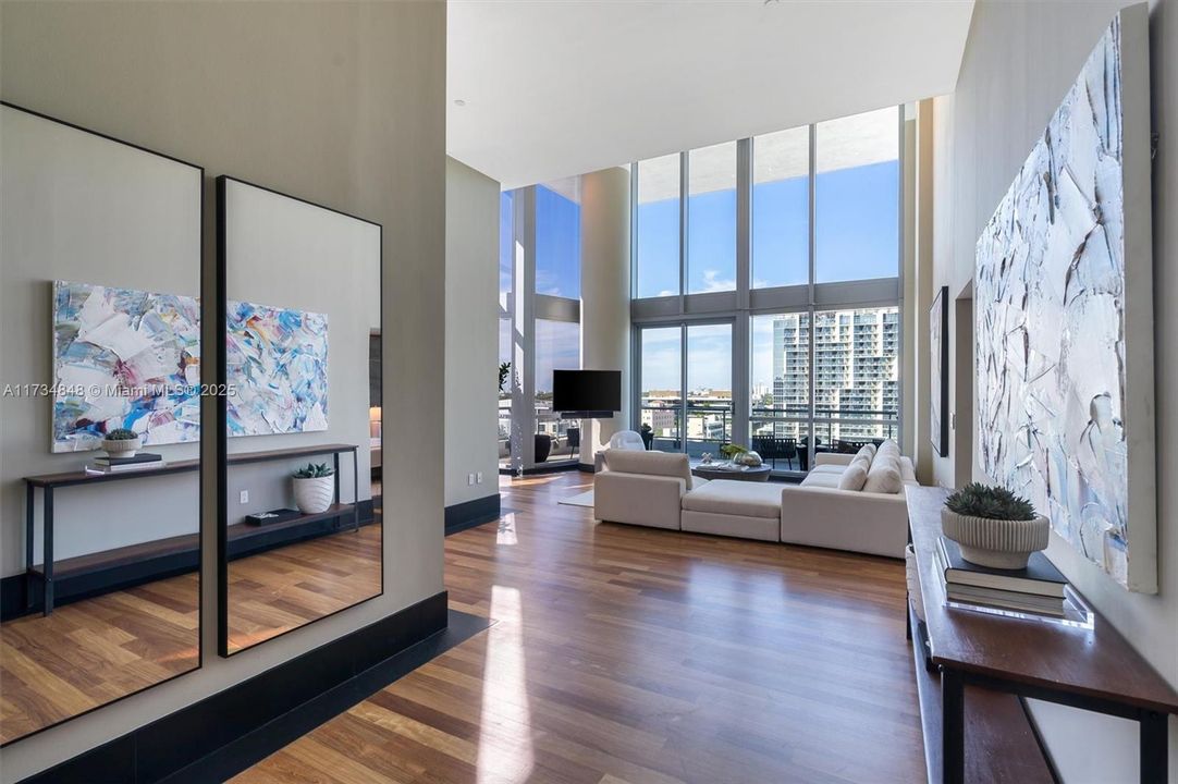 Recently Sold: $3,500,000 (2 beds, 2 baths, 1565 Square Feet)