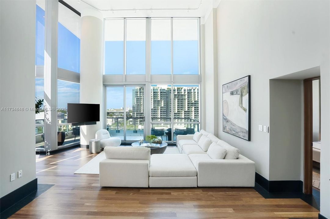 Recently Sold: $3,500,000 (2 beds, 2 baths, 1565 Square Feet)