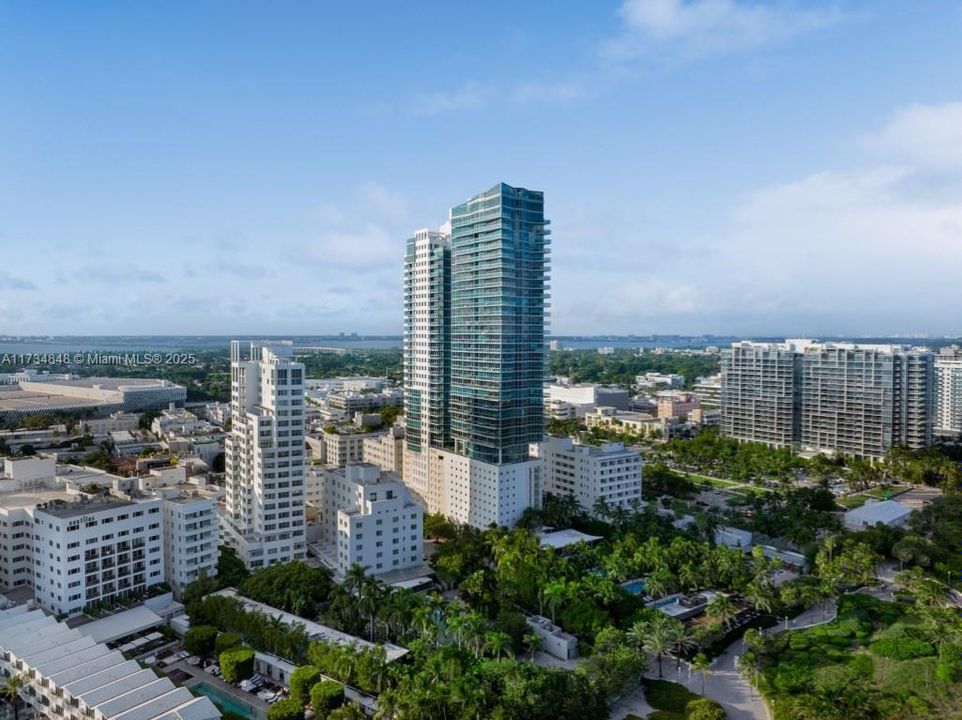 Recently Sold: $3,500,000 (2 beds, 2 baths, 1565 Square Feet)