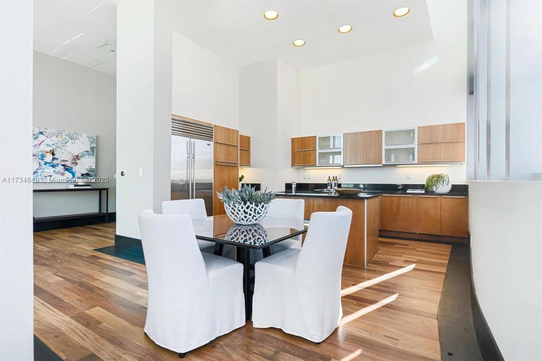 Recently Sold: $3,500,000 (2 beds, 2 baths, 1565 Square Feet)
