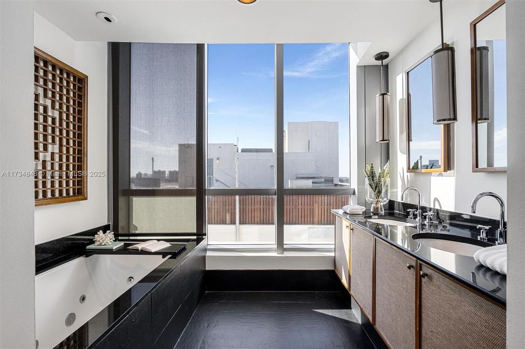 Recently Sold: $3,500,000 (2 beds, 2 baths, 1565 Square Feet)