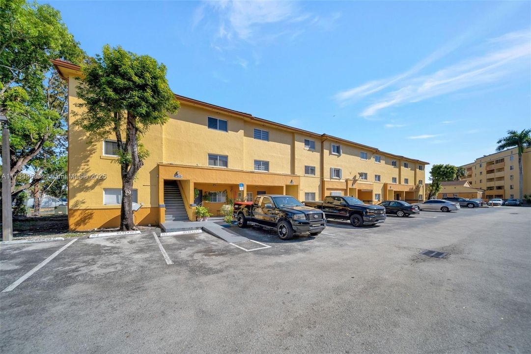 Recently Rented: $2,350 (2 beds, 2 baths, 1030 Square Feet)