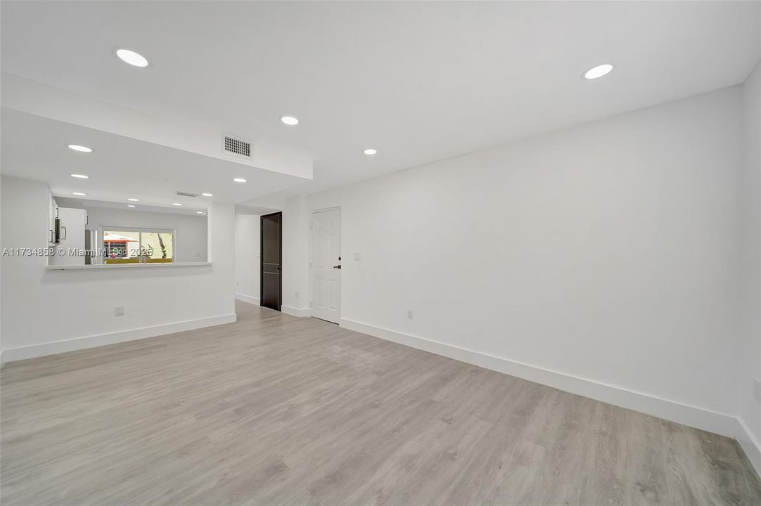 Recently Rented: $2,350 (2 beds, 2 baths, 1030 Square Feet)