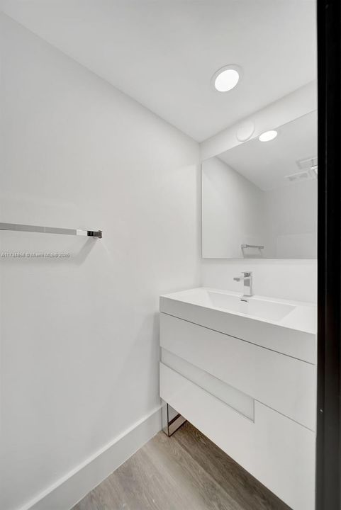 Recently Rented: $2,350 (2 beds, 2 baths, 1030 Square Feet)