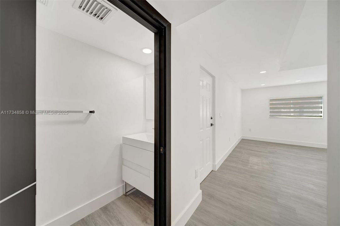 Recently Rented: $2,350 (2 beds, 2 baths, 1030 Square Feet)