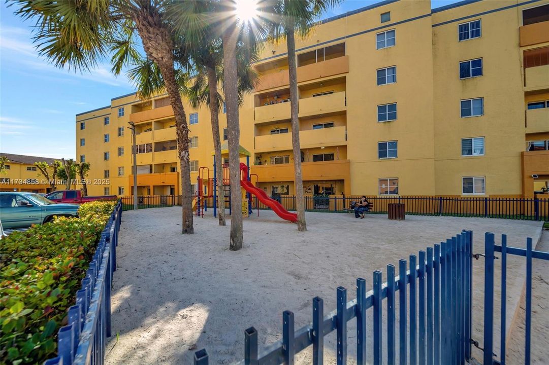 Recently Rented: $2,350 (2 beds, 2 baths, 1030 Square Feet)