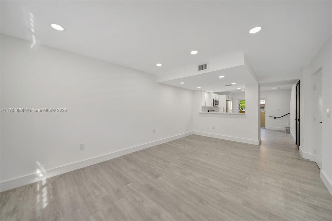 Recently Rented: $2,350 (2 beds, 2 baths, 1030 Square Feet)