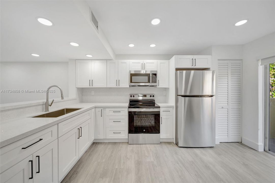 Recently Rented: $2,350 (2 beds, 2 baths, 1030 Square Feet)