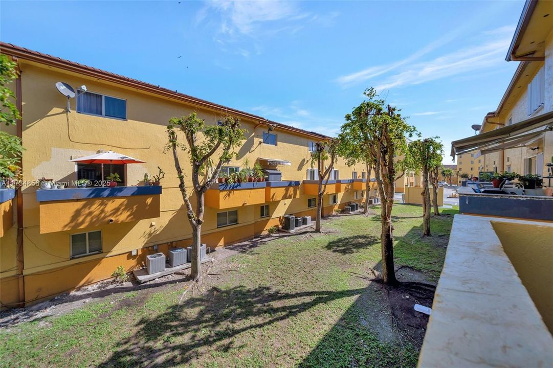 Recently Rented: $2,350 (2 beds, 2 baths, 1030 Square Feet)