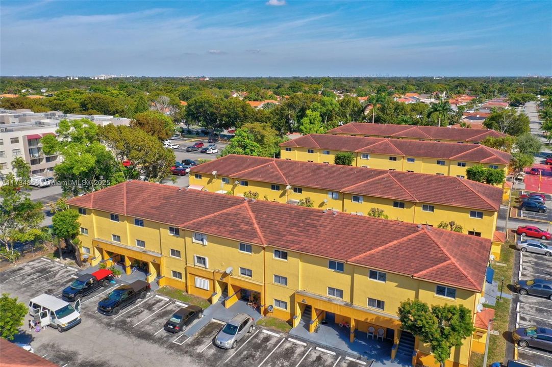 Recently Rented: $2,350 (2 beds, 2 baths, 1030 Square Feet)