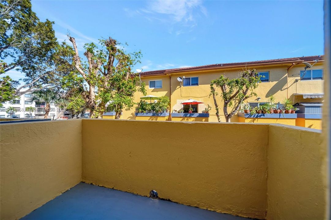 Recently Rented: $2,350 (2 beds, 2 baths, 1030 Square Feet)