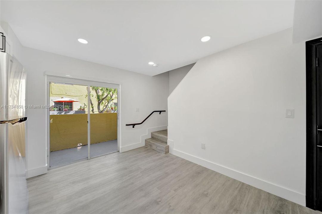 Recently Rented: $2,350 (2 beds, 2 baths, 1030 Square Feet)