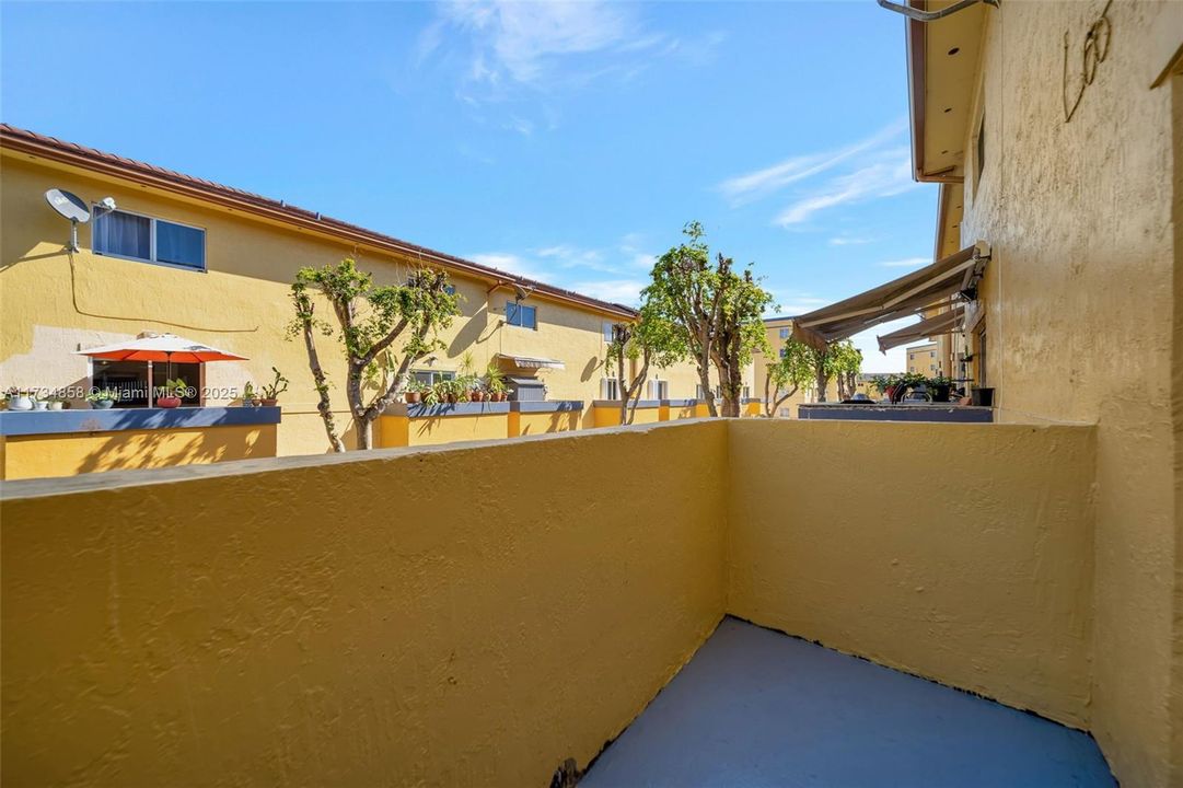 Recently Rented: $2,350 (2 beds, 2 baths, 1030 Square Feet)