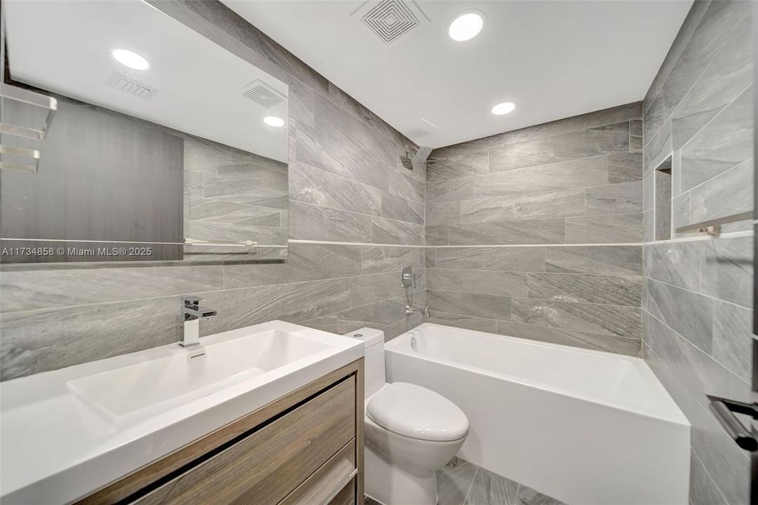 Recently Rented: $2,350 (2 beds, 2 baths, 1030 Square Feet)