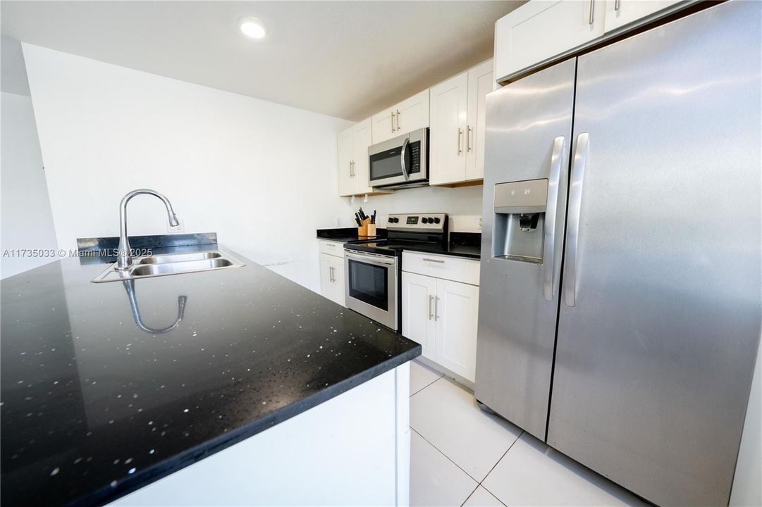 Recently Sold: $419,999 (4 beds, 3 baths, 1434 Square Feet)