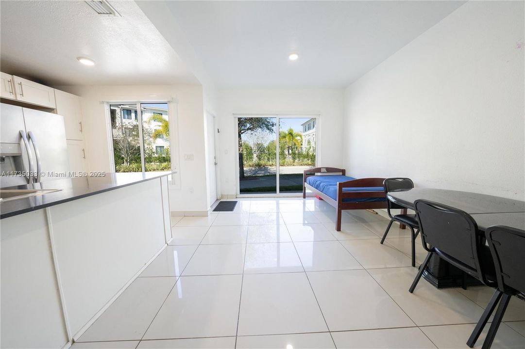 Recently Sold: $419,999 (4 beds, 3 baths, 1434 Square Feet)