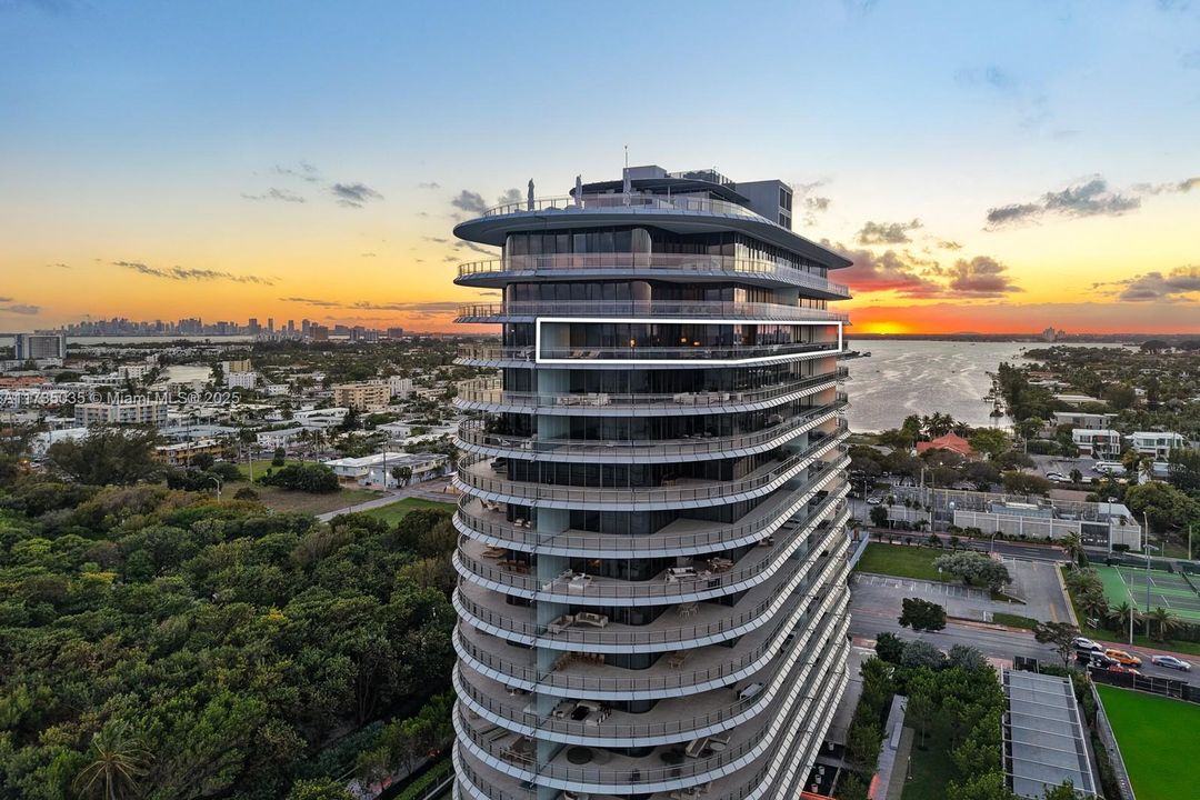 En Venta: $15,500,000 (4 camas, 3 baños, 3525 Pies cuadrados)