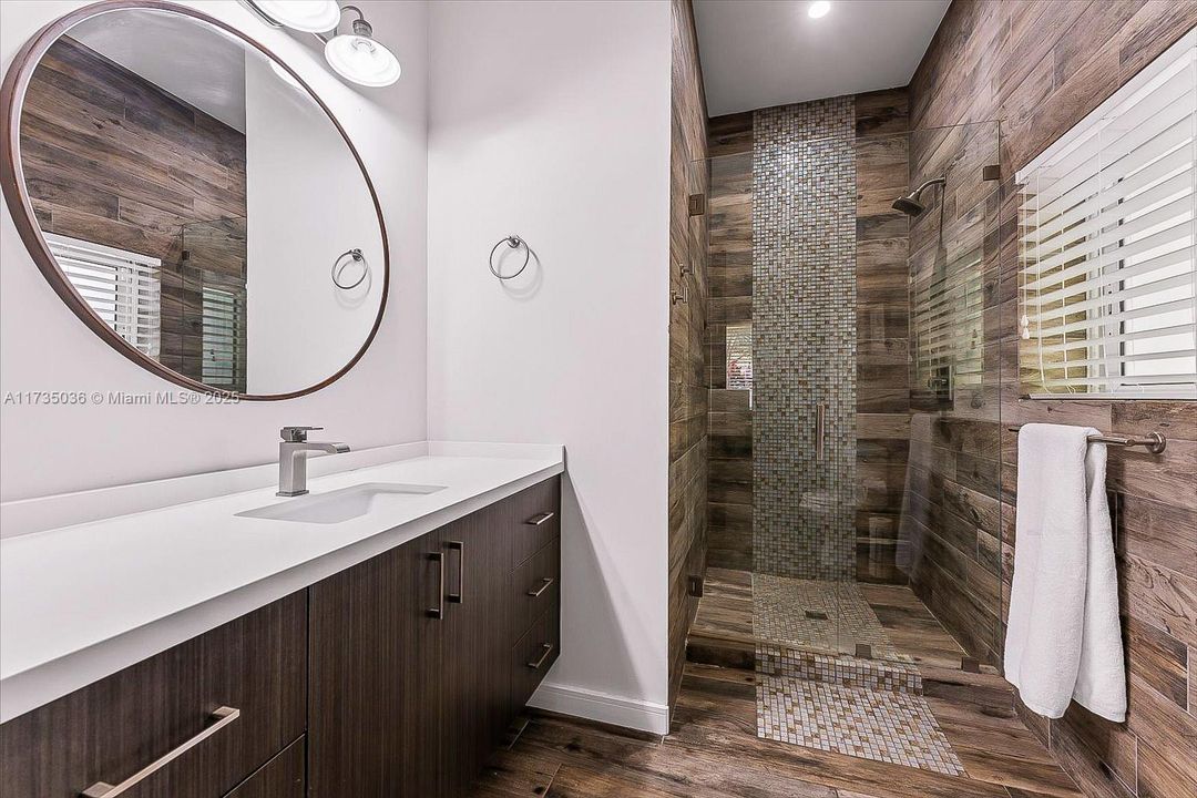 Recently Sold: $3,895,000 (3 beds, 3 baths, 2816 Square Feet)