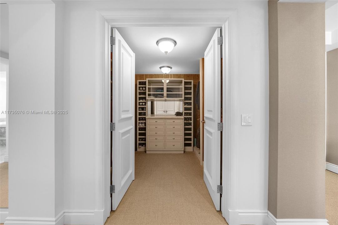 Activo con contrato: $13,900,000 (3 camas, 3 baños, 4590 Pies cuadrados)