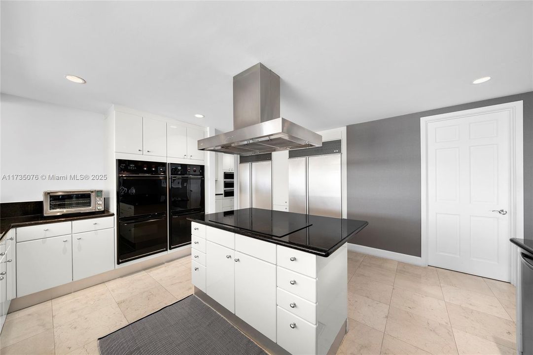 Activo con contrato: $13,900,000 (3 camas, 3 baños, 4590 Pies cuadrados)