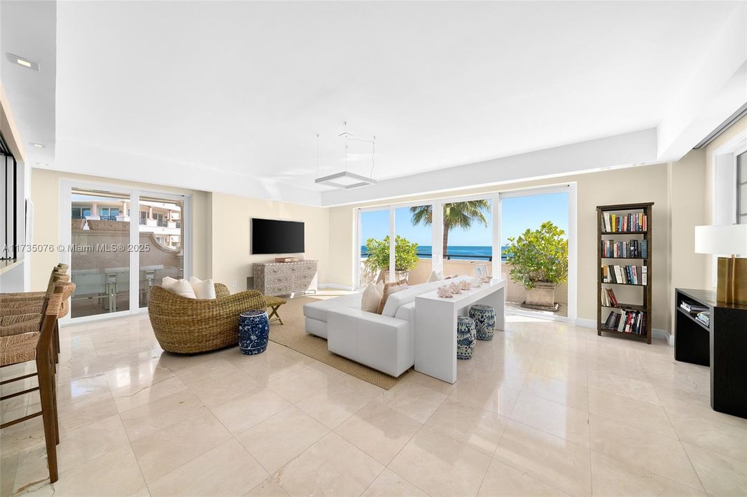 Activo con contrato: $13,900,000 (3 camas, 3 baños, 4590 Pies cuadrados)