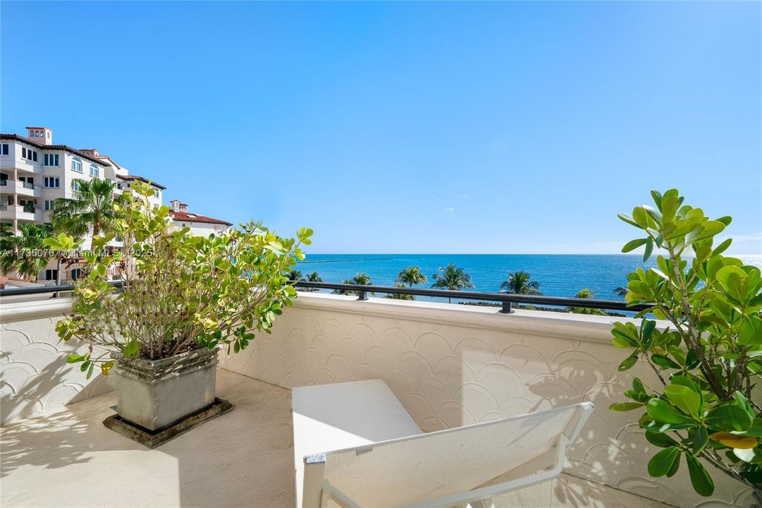 Activo con contrato: $13,900,000 (3 camas, 3 baños, 4590 Pies cuadrados)
