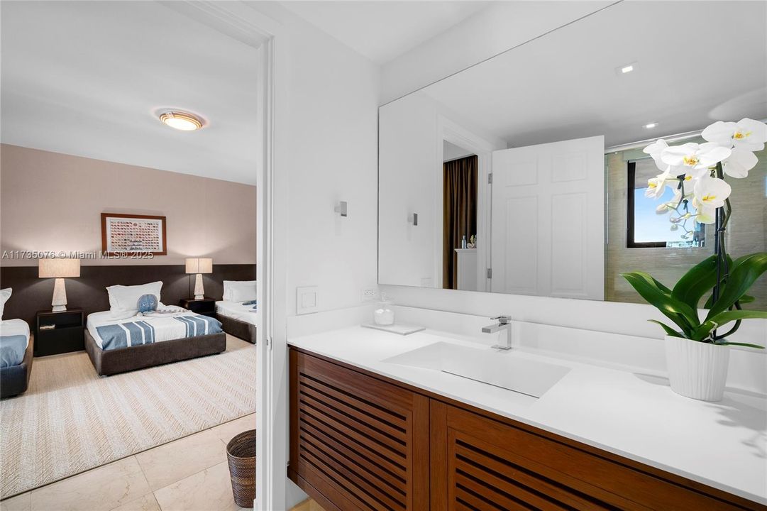 Activo con contrato: $13,900,000 (3 camas, 3 baños, 4590 Pies cuadrados)