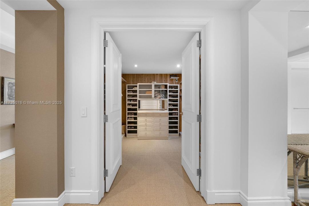 Activo con contrato: $13,900,000 (3 camas, 3 baños, 4590 Pies cuadrados)