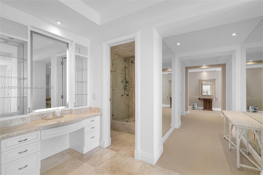 Activo con contrato: $13,900,000 (3 camas, 3 baños, 4590 Pies cuadrados)