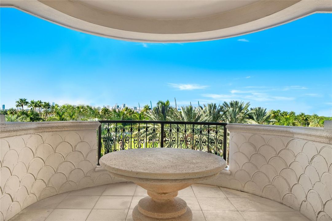 Activo con contrato: $13,900,000 (3 camas, 3 baños, 4590 Pies cuadrados)