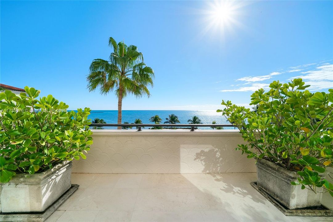 Activo con contrato: $13,900,000 (3 camas, 3 baños, 4590 Pies cuadrados)