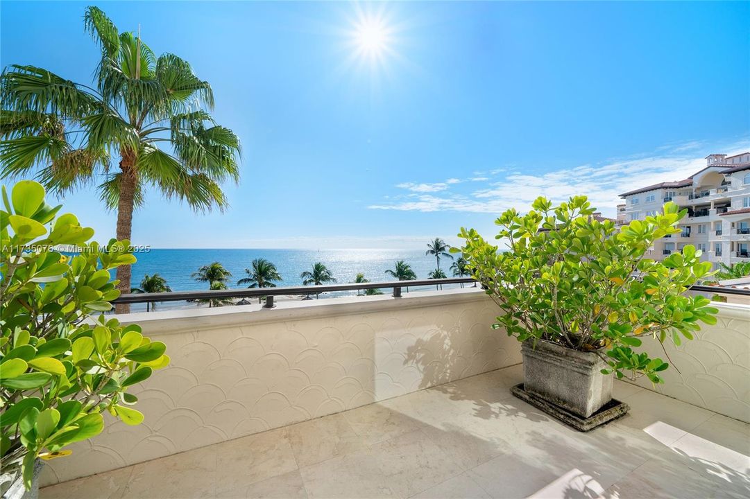 Activo con contrato: $13,900,000 (3 camas, 3 baños, 4590 Pies cuadrados)