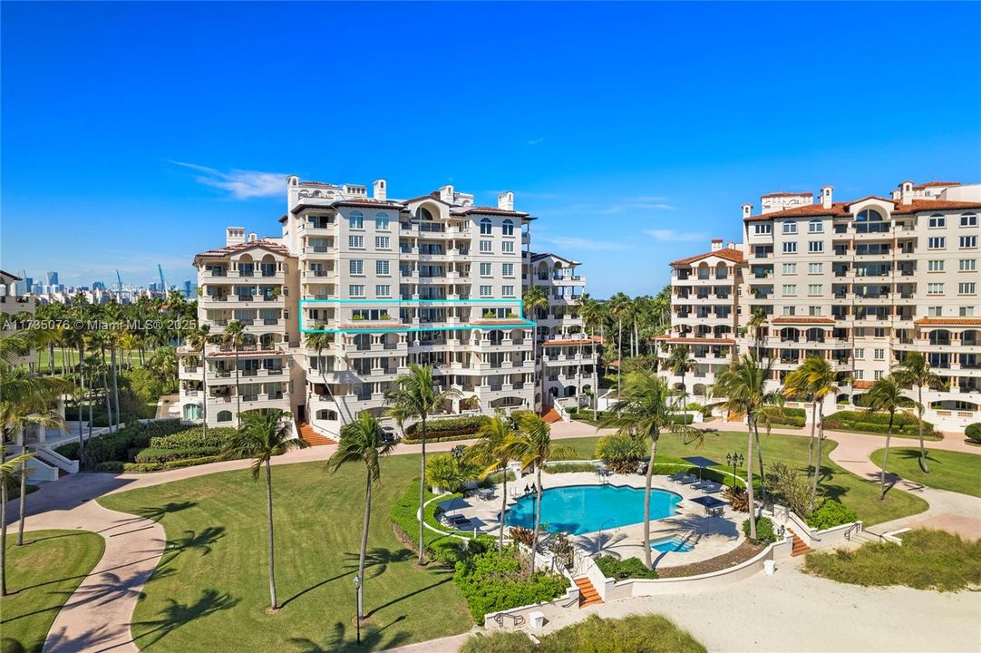 Activo con contrato: $13,900,000 (3 camas, 3 baños, 4590 Pies cuadrados)