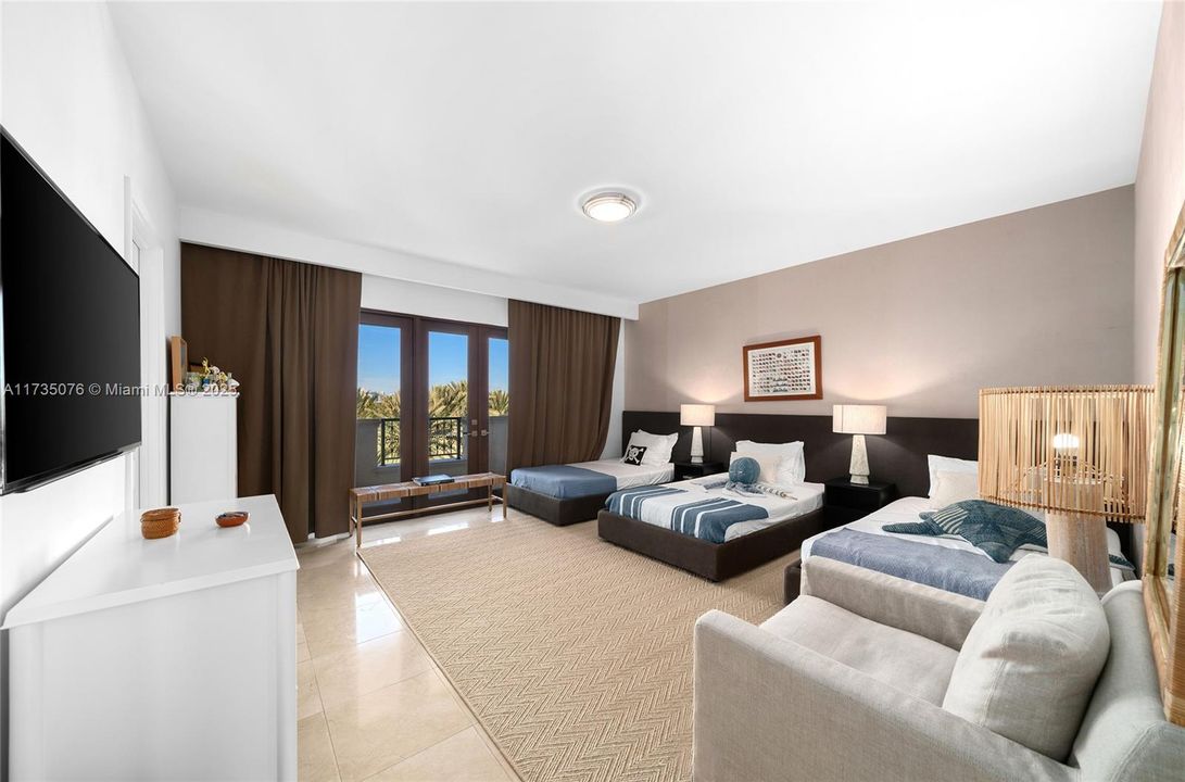 Activo con contrato: $13,900,000 (3 camas, 3 baños, 4590 Pies cuadrados)
