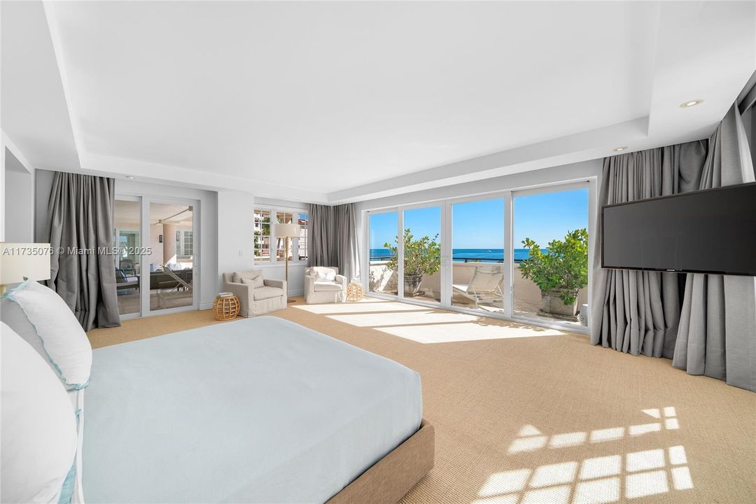 Activo con contrato: $13,900,000 (3 camas, 3 baños, 4590 Pies cuadrados)