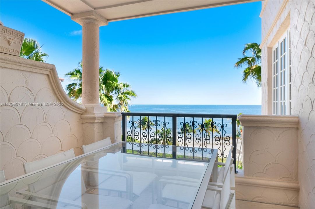 Activo con contrato: $13,900,000 (3 camas, 3 baños, 4590 Pies cuadrados)