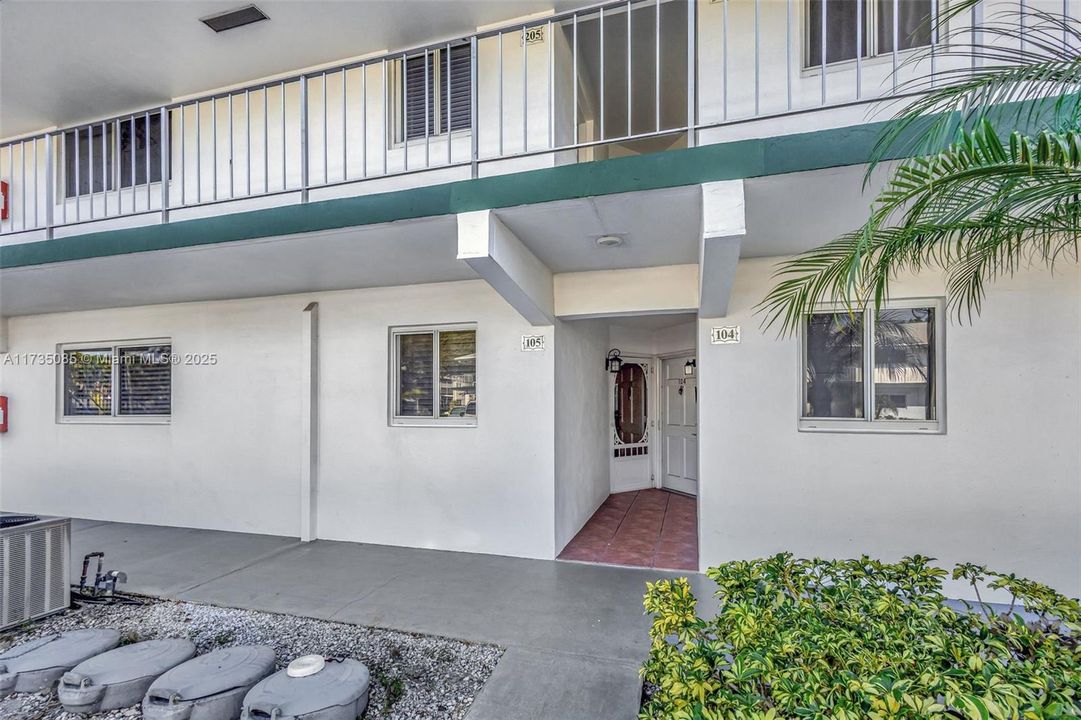 Недавно продано: $270,000 (2 спален, 2 ванн, 886 Квадратных фут)