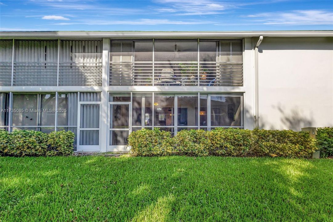 Недавно продано: $270,000 (2 спален, 2 ванн, 886 Квадратных фут)