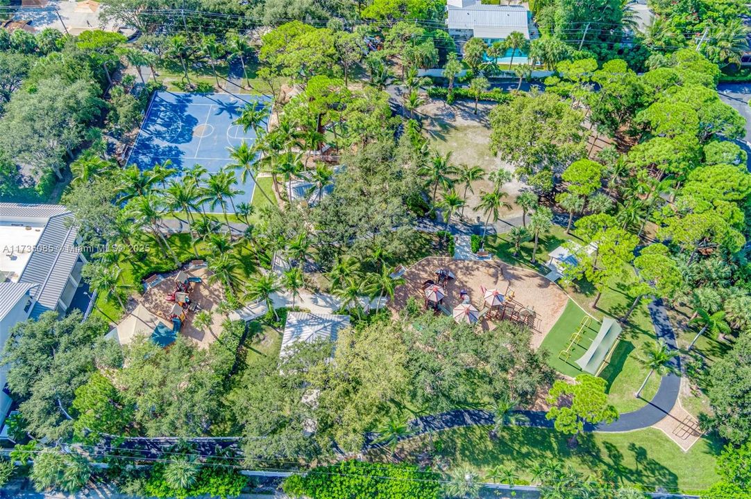 Недавно продано: $270,000 (2 спален, 2 ванн, 886 Квадратных фут)