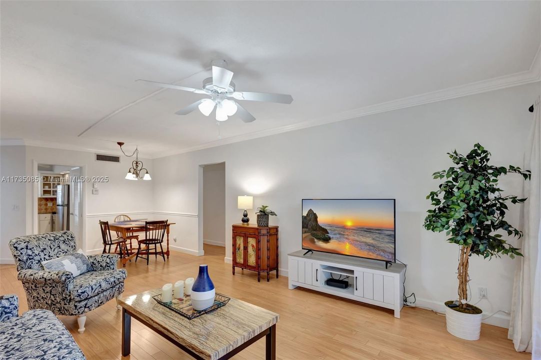 Недавно продано: $270,000 (2 спален, 2 ванн, 886 Квадратных фут)