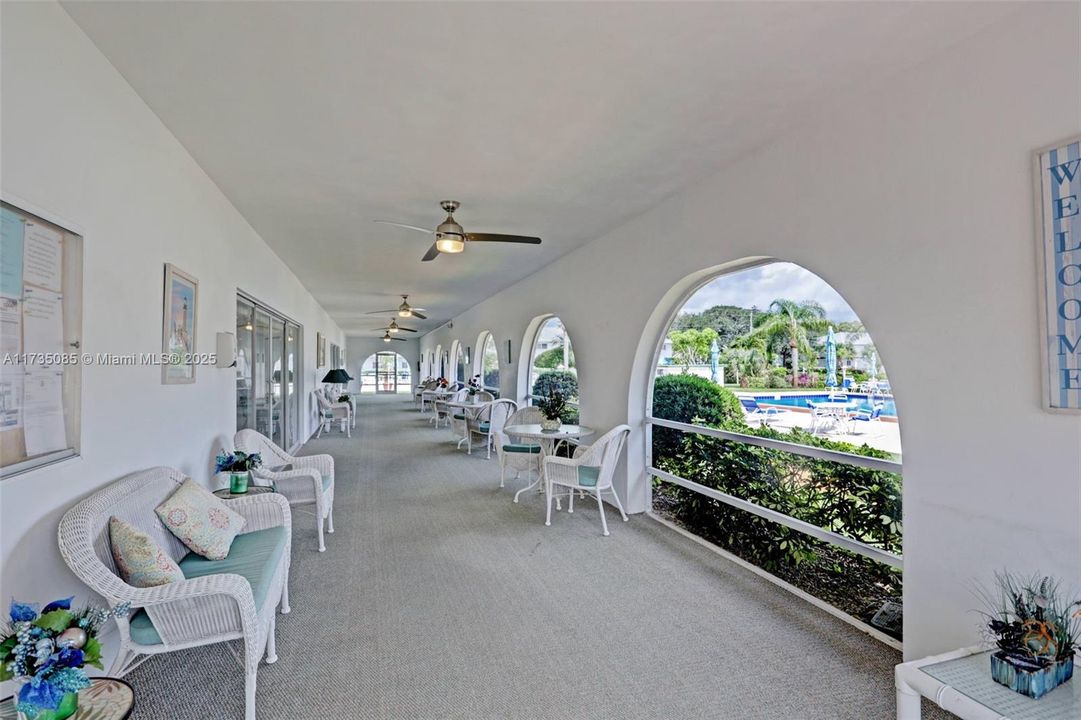 Недавно продано: $270,000 (2 спален, 2 ванн, 886 Квадратных фут)