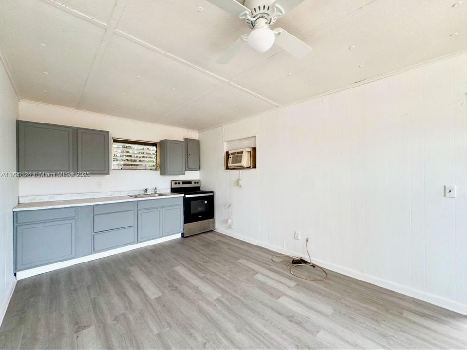 最近租的: $950 (1 贝兹, 1 浴室, 484 平方英尺)