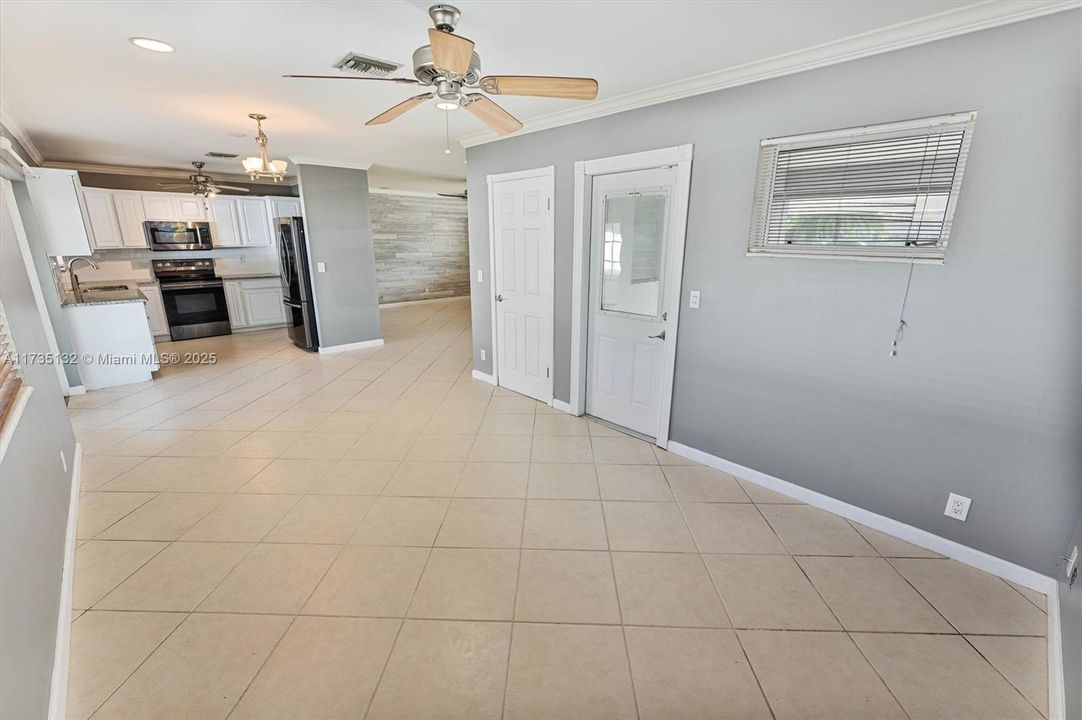 最近售出: $420,000 (2 贝兹, 2 浴室, 1160 平方英尺)