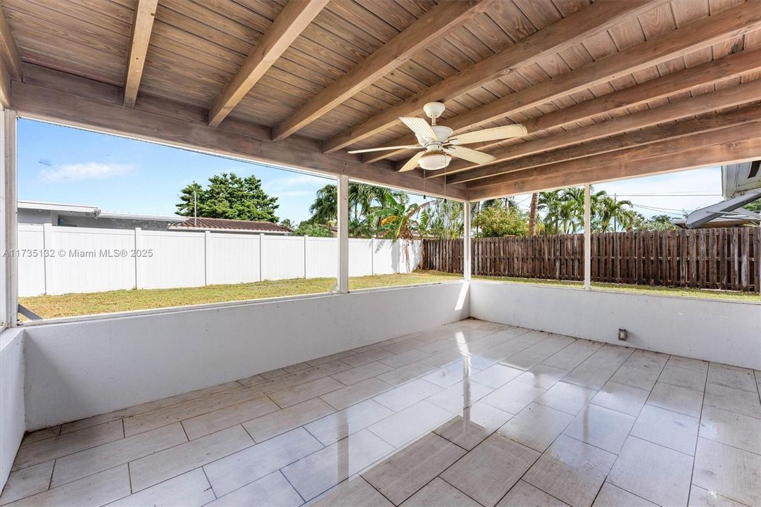 最近售出: $420,000 (2 贝兹, 2 浴室, 1160 平方英尺)