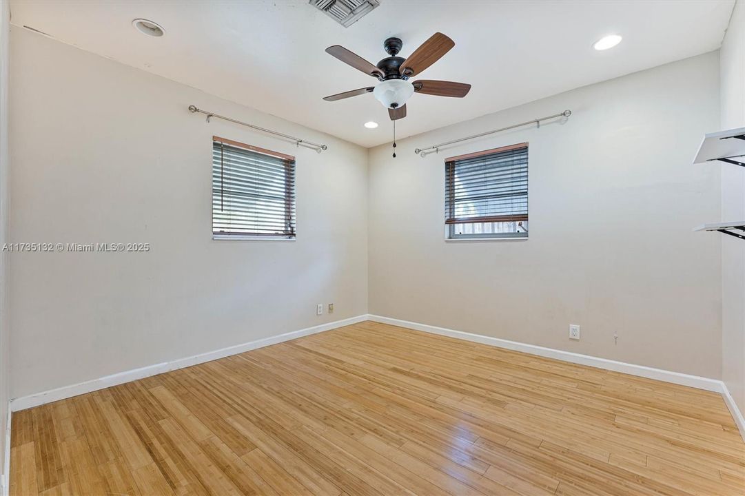 最近售出: $420,000 (2 贝兹, 2 浴室, 1160 平方英尺)