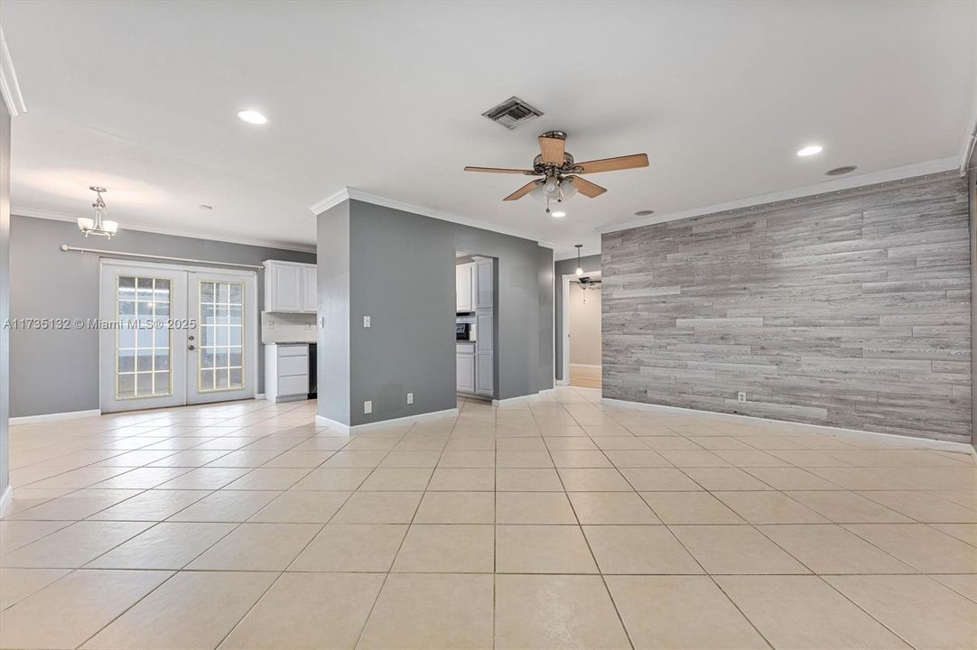 最近售出: $420,000 (2 贝兹, 2 浴室, 1160 平方英尺)